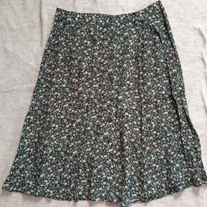 Size 3X Vintage Style Floral Midi Skirt in Black